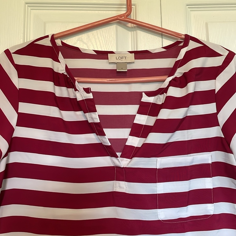 Women’s M Loft Burgundy/White Cap Sleeve Blouse V-Neck Horizontal Stripe